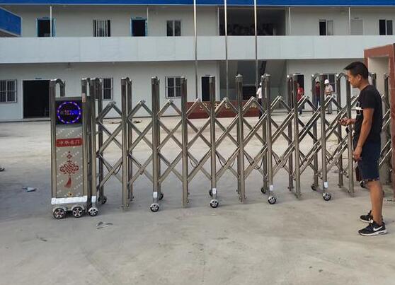 鄂州市金航集貨運輸貿(mào)易有限公司伸縮門案例 - 中出網(wǎng)-智能出入口與停車充電門戶