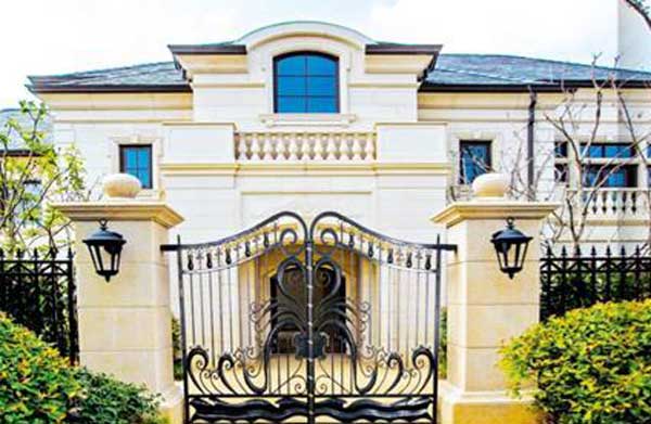 長(zhǎng)白山?紅松溪谷別墅大門(mén)案例 - 中出網(wǎng)-智能出入口與停車(chē)充電門(mén)戶