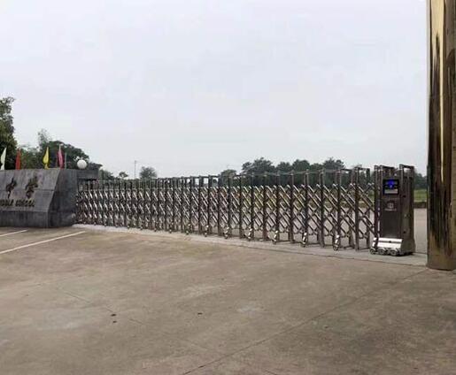 慶賀鷹潭出安智能伸縮門進(jìn)駐鷹潭市實驗中學(xué)