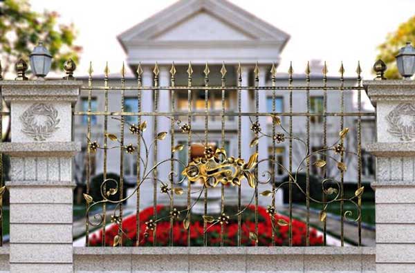 慶陽正洋?鳳凰大境圍墻護(hù)欄案例 - 中出網(wǎng)-智能出入口與停車充電門戶