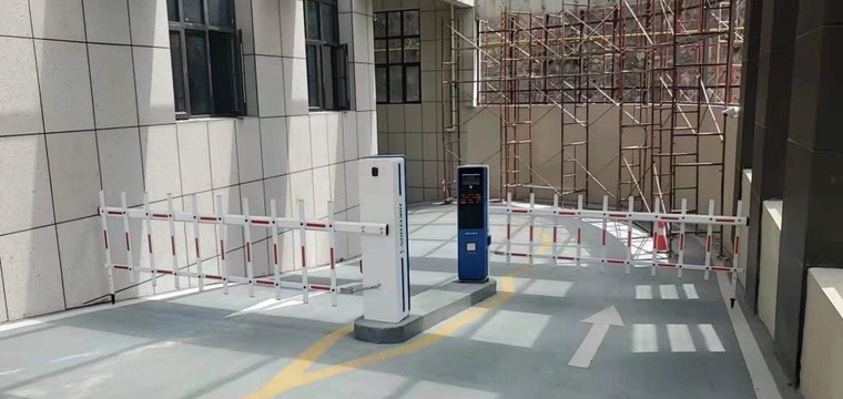 嶗山工地電動伸縮門黃島不銹鋼伸縮電動門遙控開關(guān)電動伸縮門通道