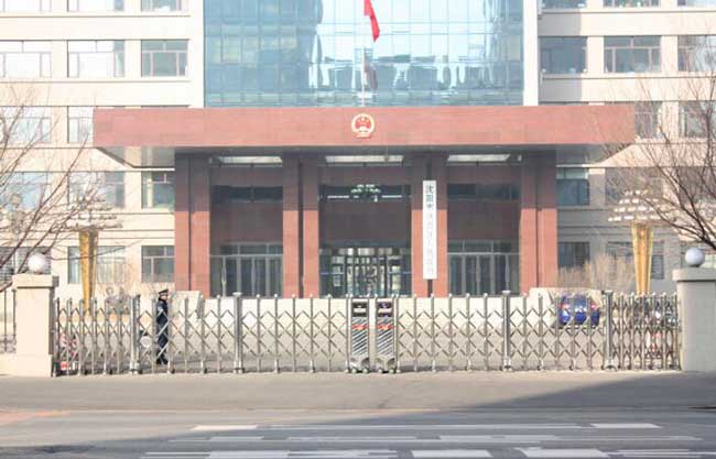 沈陽市鐵西區(qū)人民政府伸縮門案例 - 中出網(wǎng)-智能出入口與停車充電門戶