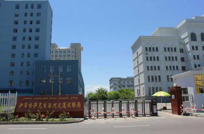 新疆伊犁哈薩克自治州交通運(yùn)輸局伸縮門案例 - 中出網(wǎng)-智能出入口與停車充電門戶