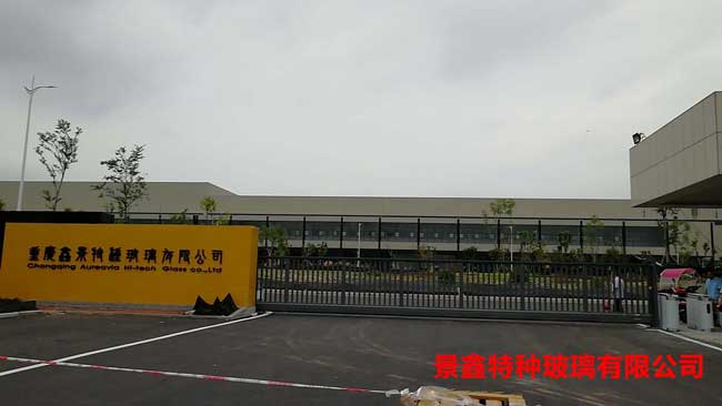 景鑫特種玻璃直線門案例 - 中出網-智能出入口與停車充電門戶