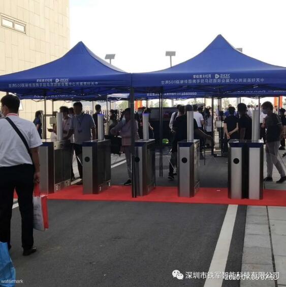 直接采用二代身份證內(nèi)信息和照片作為模板提取特征