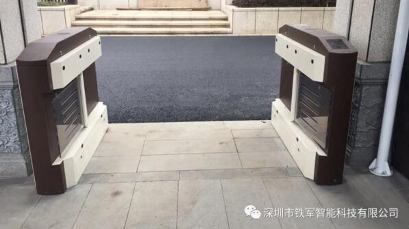 擺閘外觀設(shè)計了米黃加咖啡的“拼接色”