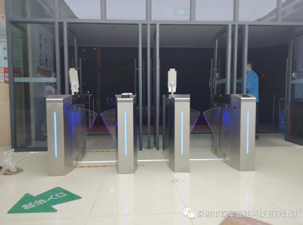 武漢市精神衛(wèi)生中心——國康碼人臉識別測溫翼閘項目