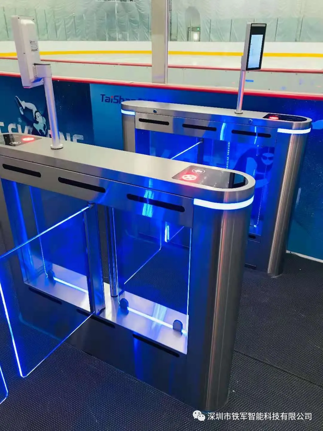 裕彤國際體育中心應用鐵軍智能小擺閘設備