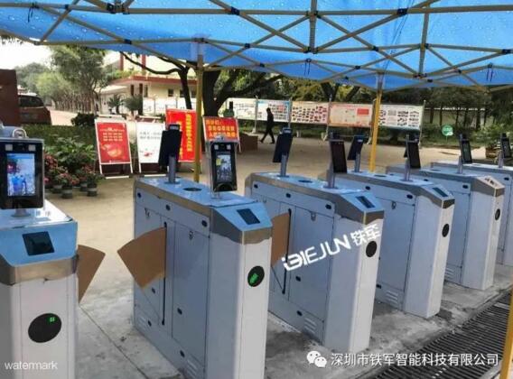四川自貢中學(xué)使用鐵軍智能測(cè)溫人臉識(shí)別斜角翼閘
