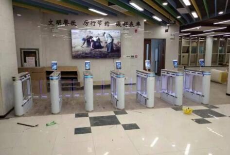 深圳海關(guān)大廈機關(guān)食堂采用“鐵軍智能”小擺閘和人臉識別刷卡消費系統(tǒng)，為文明餐飲做好表率