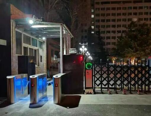 北京重點建設研究型大學——北京工商大學應用鐵軍智能翼閘擺閘項目