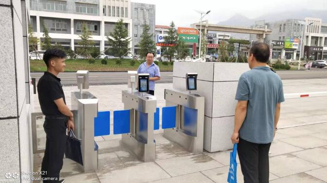 山西焦化集團(tuán)戶(hù)外動(dòng)態(tài)人臉識(shí)別+擺閘案例 - 中出網(wǎng)-智能出入口與停車(chē)充電門(mén)戶(hù)