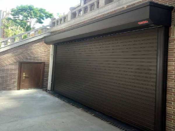 鋁合金車(chē)庫(kù)門(mén)