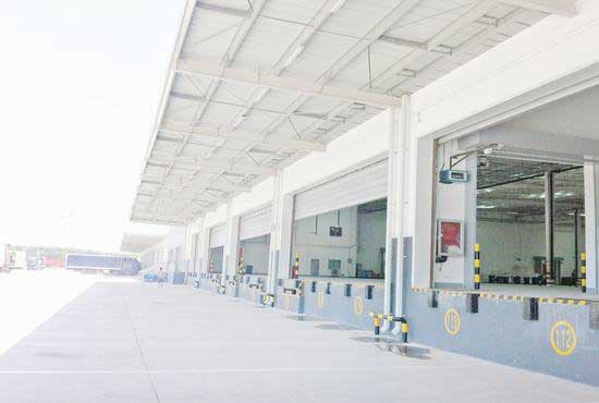 德邦物流單板滑升門(mén)案例 - 中出網(wǎng)-智能出入口與停車(chē)充電門(mén)戶(hù)