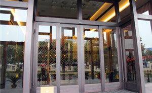 銅包邊自動(dòng)感應(yīng)門(mén)