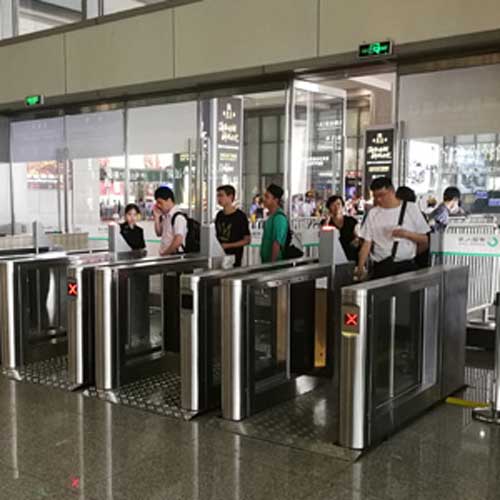 南京南站通道閘案例 - 中出網(wǎng)-智能出入口與停車充電門戶