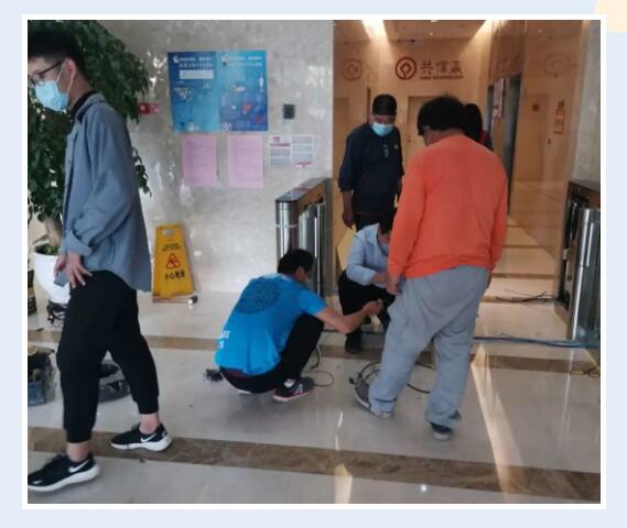 錢林團隊攜帶人臉識別門禁系統(tǒng)為寫字樓增添一道智能化的安全防線！