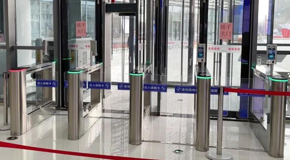 熵基科技智慧人行系列產(chǎn)品“駐守”在山東省某市政務(wù)服務(wù)中心