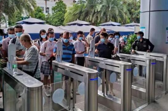 “測溫+驗(yàn)碼+身份驗(yàn)證”一步搞定，熵基科技打造醫(yī)院無感通行體驗(yàn)