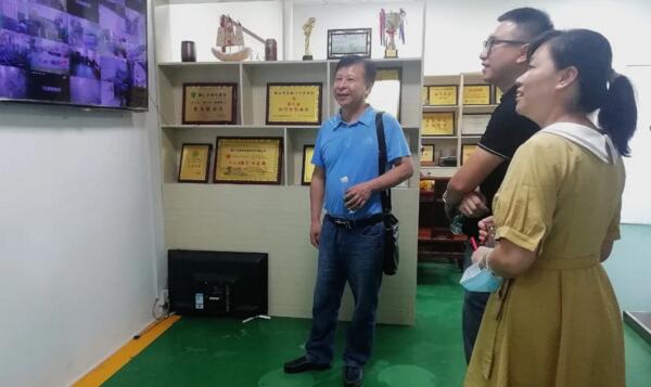 高壘發(fā)展高新企業(yè)引入科技人才與廣東職業(yè)技術(shù)學院輕工與材料學院馮書記一行來公司指導調(diào)研
