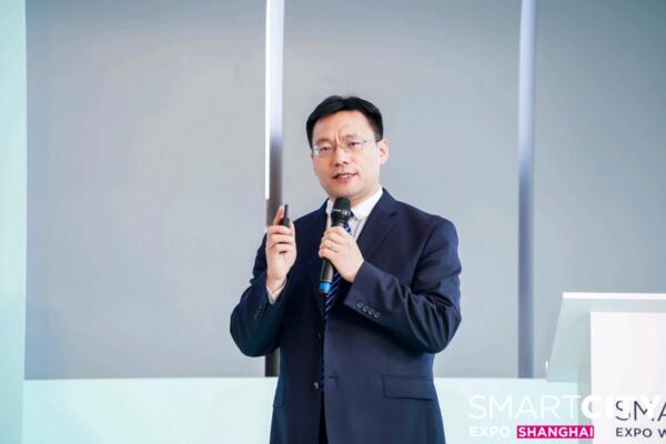 國家信息中心信息化和產(chǎn)業(yè)發(fā)展部單志廣博士、博導(dǎo)、主任作演講