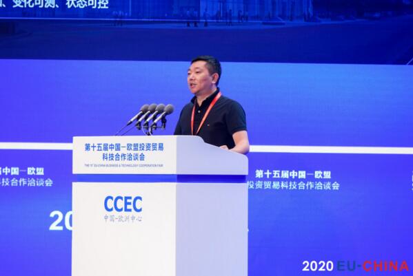 佳都科技智慧城市業(yè)務(wù)群AI產(chǎn)品線產(chǎn)品總監(jiān)曹毅出席并帶來了《人工智能和數(shù)字孿生技術(shù)賦能城市》的主題演講