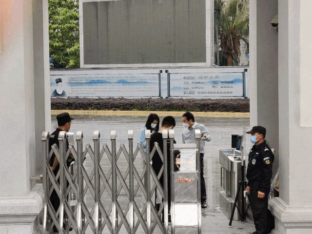 瑞為已部署了上千臺FaceTick人臉識別測溫設備在多個省市的中小學