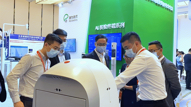 曉瑞AI服務(wù)機(jī)器人