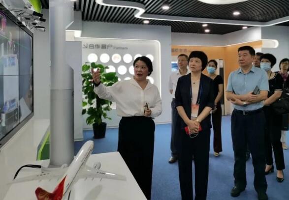 廈門市人大常委會(huì)副主任陳紫萱一行調(diào)研瑞為，寄語(yǔ)瑞為深耕產(chǎn)業(yè)不放松