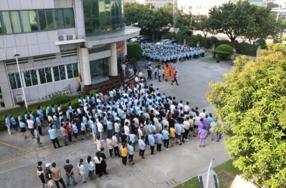 立林上演消防應(yīng)急逃生演練