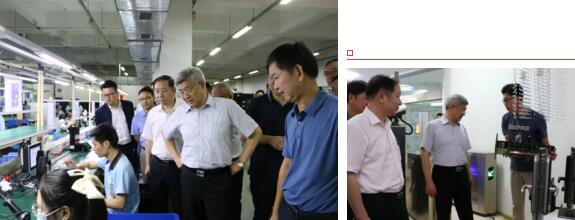 在陳董等公司領(lǐng)導(dǎo)的陪同下，樊主席一行先后參觀了立林生產(chǎn)車(chē)間、實(shí)驗(yàn)室和企業(yè)產(chǎn)品展廳