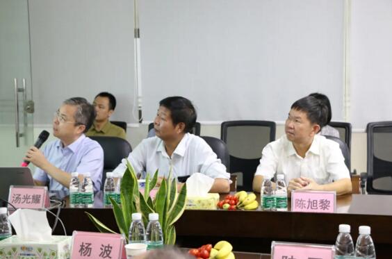 湯總首先向來訪領導介紹了立林的發(fā)展歷程、集團概況和產(chǎn)品生態(tài)鏈全景