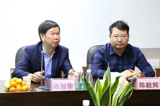 領(lǐng)導(dǎo)們針對(duì)數(shù)字家庭目前存在的發(fā)展不平衡、住宅和社區(qū)設(shè)施互聯(lián)互通不夠等問(wèn)題及解決方法進(jìn)行了深度的研討