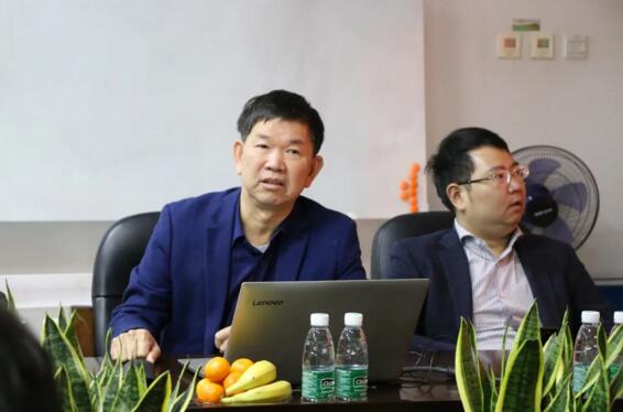 陳董首先向來訪領(lǐng)導(dǎo)們介紹了立林的發(fā)展歷程、集團(tuán)概況和產(chǎn)品生態(tài)鏈全景