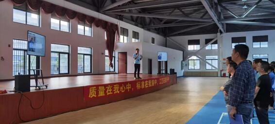 制造中心生產(chǎn)部主管黃利煒為了讓員工更加充分地理解大會(huì)的主題