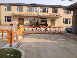 大連甘井子區(qū)停車場(chǎng)管理系統(tǒng)案例 - 中出網(wǎng)-智能出入口與停車充電門(mén)戶