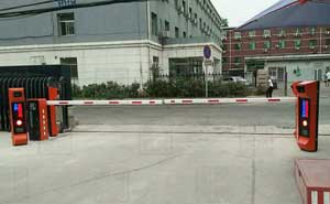 北京飛機動力能源公司車牌識別道閘案例