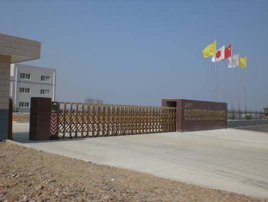 近畿塑料包裝伸縮門案例 - 中出網(wǎng)-智能出入口與停車充電門戶