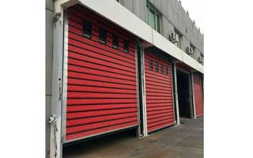 快速卷簾門 - 紅色鋁合金硬質(zhì)渦輪快卷門