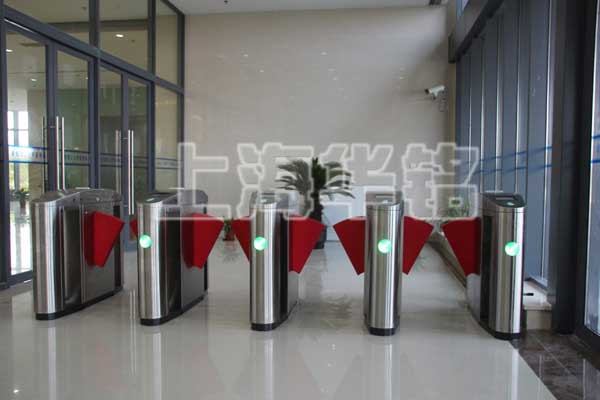 華東理工大學通道閘案例 - 中出網(wǎng)-智能出入口與停車充電門戶