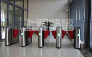 華東理工大學(xué)通道閘案例