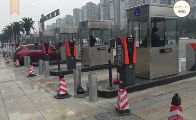 成都香港蛟龍集團海濱城購物中心車牌識別系統(tǒng)案例 - 中出網(wǎng)-智能出入口與停車充電門戶
