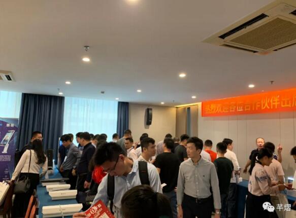 推介會現(xiàn)場-產(chǎn)品體驗(yàn)區(qū)人潮涌動