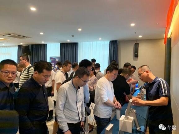 推介會現(xiàn)場-產(chǎn)品體驗(yàn)區(qū)人潮涌動