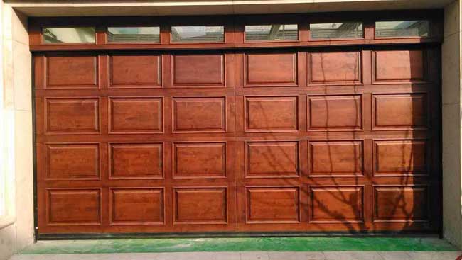 實(shí)木車(chē)庫(kù)門(mén)LM001