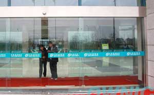 江蘇盛澤醫(yī)院自動門案例 - 中出網-智能出入口與停車充電門戶