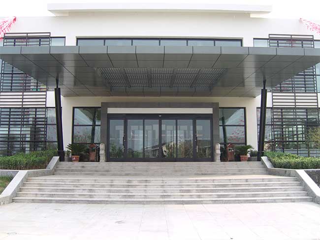 威海天沐自動門案例 - 中出網-智能出入口與停車充電門戶