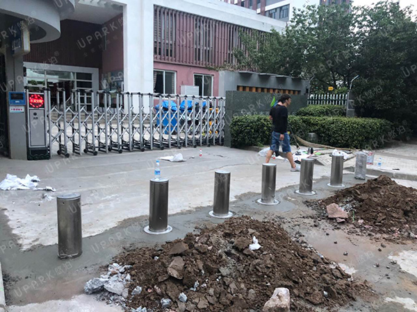 百家湖中學(xué)全自動(dòng)升降路樁項(xiàng)目 - 中出網(wǎng)-智能出入口與停車(chē)充電門(mén)戶