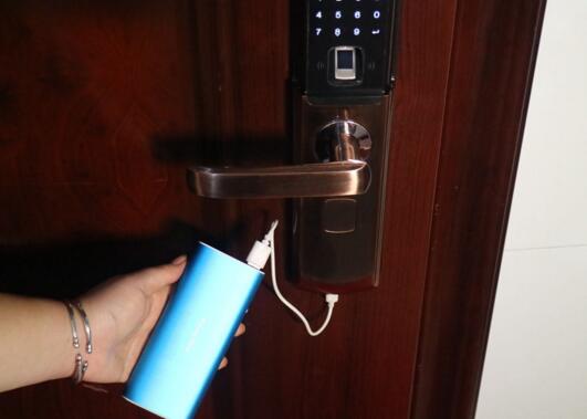 可以應(yīng)急用充電寶