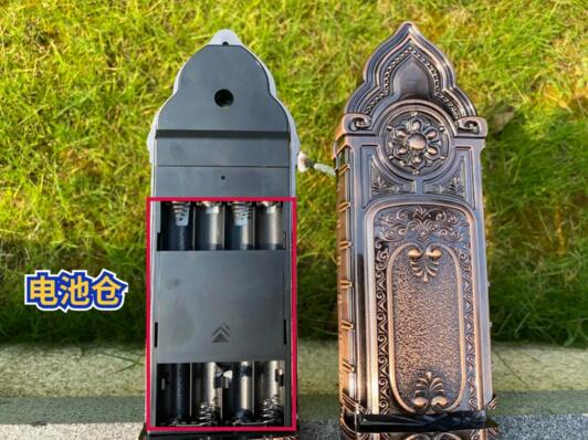 后面板最上方是電池倉(cāng)